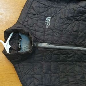 Boys large size 14-16 North Face thermoball gray jacket